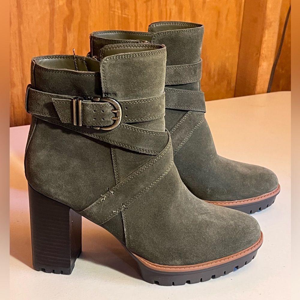 Naturalizer Lyra women's suede olive green boots/ 3 inch heel- size 10Wide- new
